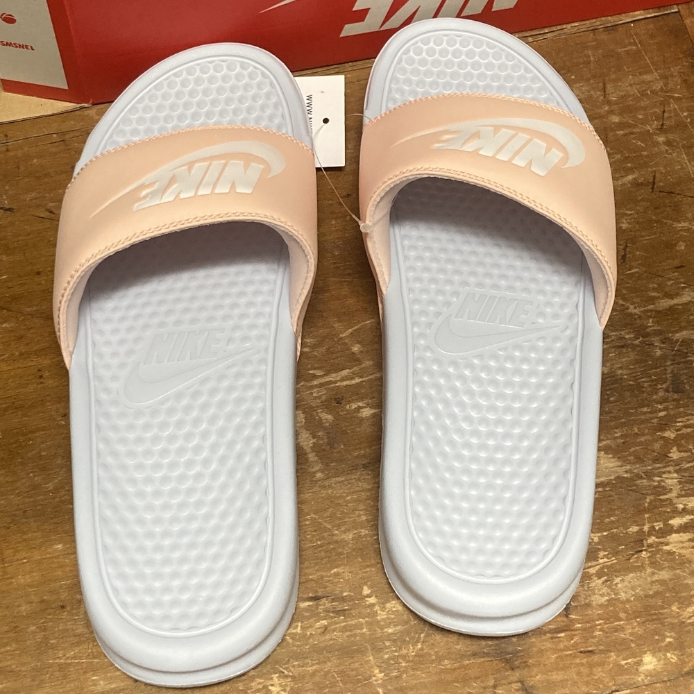 NEW Nike Womens Benassi Sandals Size 10 New in box
